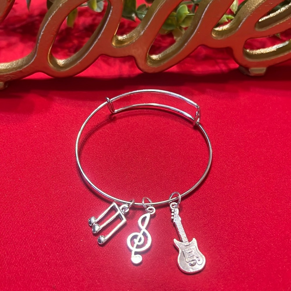 Beautiful Expandable Music Charm Bracelet